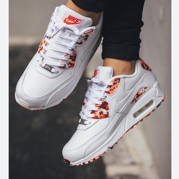 Nike Shoes - NIKE AIR  MAX LONDON TREAT YOURSELF WOMEN'S SIZE us7
